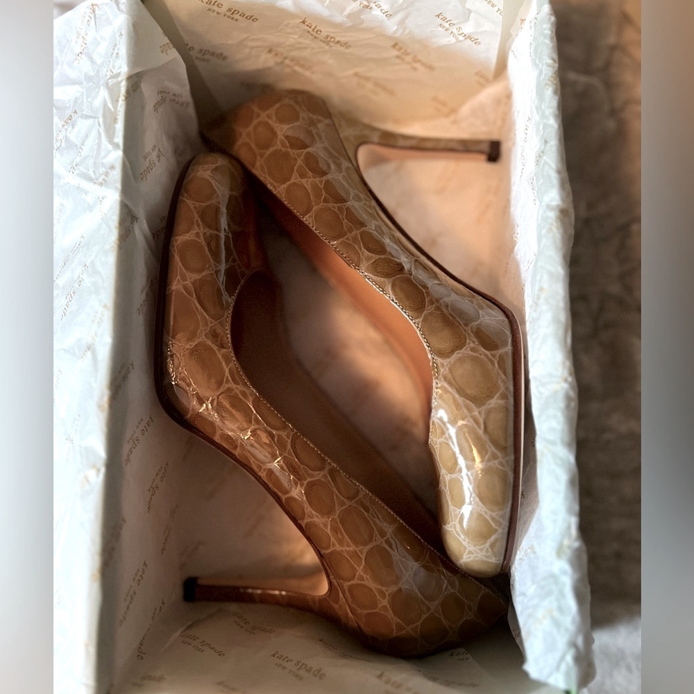 NEW IN BOX KATE SPADE KAROLINA CAMEL CROC HEELS SIZE 7.5 - Picture 5 of 13